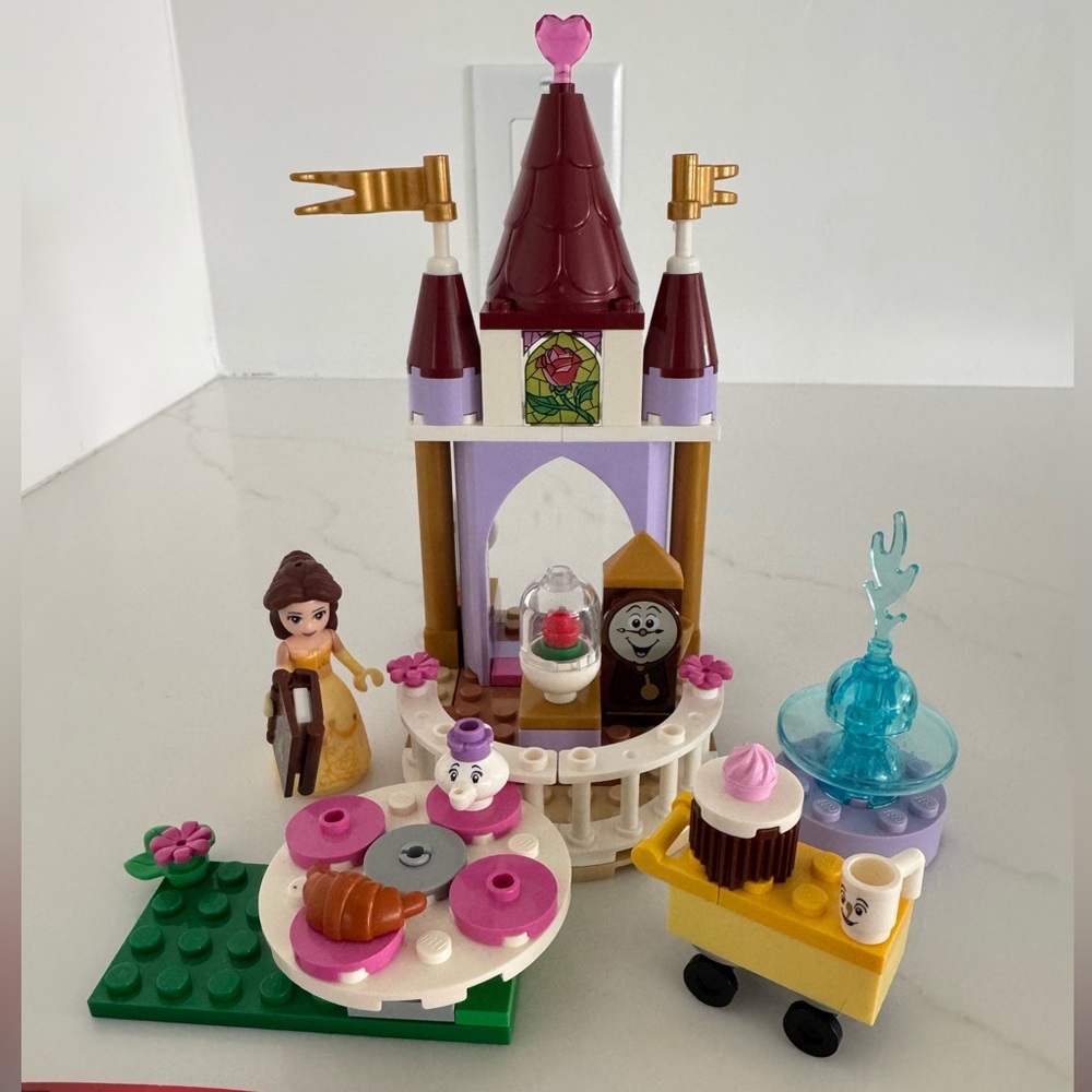 LEGO JUNIORS - 2 sets - Disney Elsa’s Frozen Playground and Belle’s Story Time - Picture 5 of 7